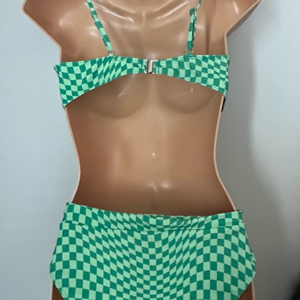 Bikini - Picture 2 of 2